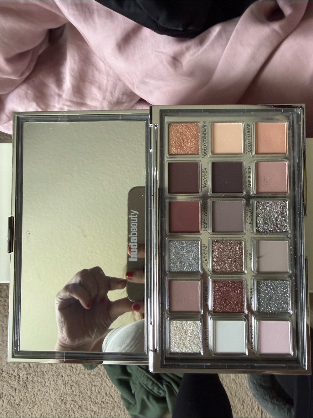 HUDA BEAUTY Icy Nude eyeshadow palette